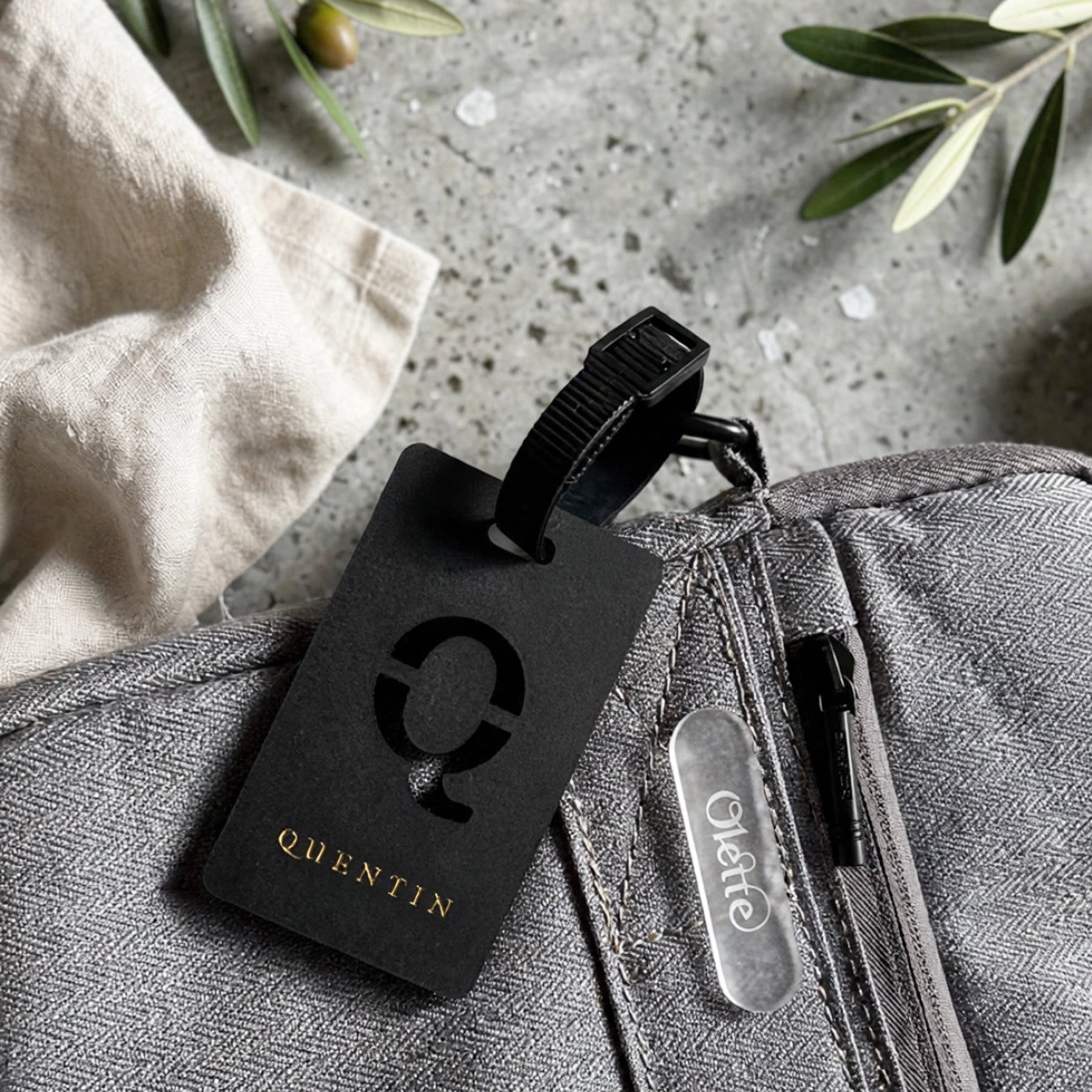 Initial Tag (serif)